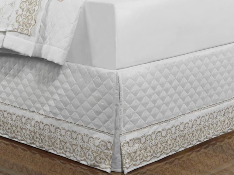Saia para cama Box Matelassada com Bordado Ingls Casal - Venice Branco e Camura - Dui Design