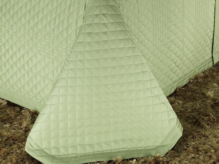 Kit: 1 Cobre-leito King + 2 porta-travesseiros Cetim 300 fios 100% Algodo - Victorios Verde - Dui Design